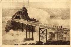 CPA Biarritz La Tempete Au rocher de La Vierge 