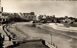 VINTAGE POSTCARD Biarritz Main beach