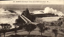 CPA Biarritz Grosse mer au Rocher de la Vierge