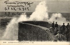 CPA Biarritz Au Rocher de la Vierge par gros temps