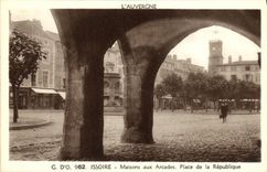 VINTAGE POSTCARD Issoire Maisons With the Arcades Places Republic