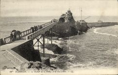 CPA Biarritz Lre Rocher De La Vierge Et La Passereile