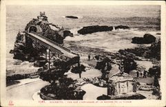 CPA Biarritz Vue Sur L Esplanade Et Le Rocher De La Vierge 