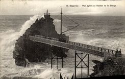CPA Biarritz Mer Agitee Au rocher de la Vierge 