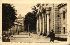 Banos termales grandes de ChatelGuyon de la POSTAL de la VENDIMIA y el casino