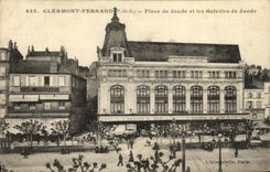 Lugares de Clermont Ferrand de la POSTAL de la VENDIMIA de Jaude y de las galerias De Jaude Credit Lyonnais