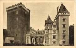 VINTAGE POSTCARD Pau the Keep and L entered of Castle