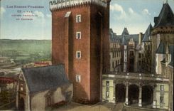 VINTAGE POSTCARD the Low Pyrenees Pau Main entrance of the castle