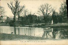 VINTAGE POSTCARD Pau the Lake of the Beaumont Park