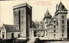 VINTAGE POSTCARD Pau the Low Pyrenees the Castle Henri IV Keep Frontage and entered