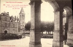 VINTAGE POSTCARD Pau Old Church St Martin and old palate of the Parliament of Navarre