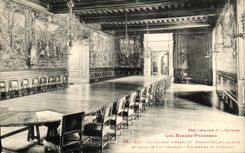 VINTAGE POSTCARD Pau the Castle D Henri IV Big room has to eat and counts of 100 Tapisserie covers of Flandres