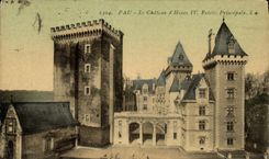 VINTAGE POSTCARD Pau the Castle D Henri IV Main entrance