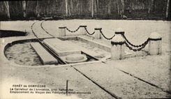CPA Compiegne Foret Carrefour de l armistice pres Rethondes Militaria