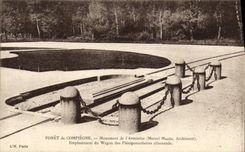 CPA Compiegne Monument de L Armistice Emplacement du wagon des plenipotentionnaires allemands