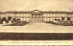 CPA Compiegne Facade du chateau sur le parc