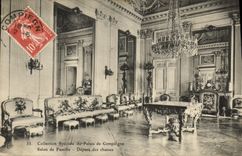 CPA Compiegne Le palais Salon de famille Depart des chasses