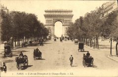 CPA Paris L Arc de Triomphe et les Champs Elysees