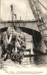 CPA Paris L Accident du Pont de L Archeveche Un omnibus automobile dans la Seine 27 septembre 1911