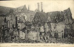 CPA Soissons Ruines Vers La Place du Cloitre Militaria