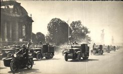 CPA 14 Juillet Defile De Dragons Portes Militaria