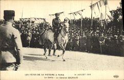 La POSTAL de la VENDIMIA los festivales del Victoire tiene Paris el general Gouraud Militaria de la procesion