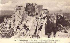 CPA La Provence Les Baux Cote Oriental et Nord du Chateau avec tour monolithe 