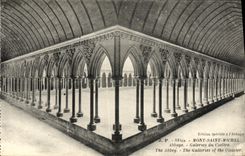 CPA Mont Saint Michel Abbaye Galerie du cloitre