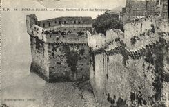 CPA Mont Saint Michel Abbaye Bastion et Tour des Remparts