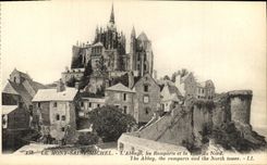 CPA Le Mont Saint Michel L Abbaye les Remparts et la Tour du Nord