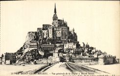 CPA Le Mont Saint Michel Vue Generale de la Digue a Maree Haute