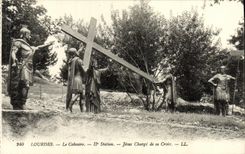 CPA Lourdes Le Calvaire Station Jesus Charge de sa Croix