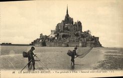 CPA Le Mont Saint Michel Vue Generale a L Est Pecheurs