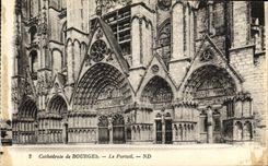 POSTAL Bourges de la VENDIMIA la puerta de la catedral