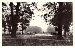 CPA La Douce France Palais De Fontalnebleau Le parterre