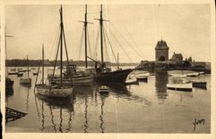 CPA Cote D Emeraude St Malo St Servan Le Tour Solidor et le Port Bateau