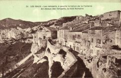 CPA Les Baux Les Remparts a Gauche le Vallon de la Fontaine