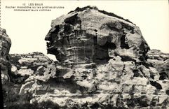 CPA Les Baux Rochers Monolithe ou Pretres Druides immolaient leurs victimes