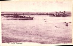 CPA Brest La Rade Bateaux