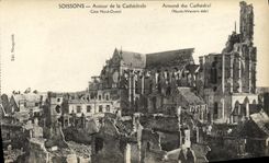 CPA Soissons Autour de la Cathedrale Cote Nord Ouest Militaria