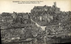 CPA Soissons Autour de la Cathedrale Militaria