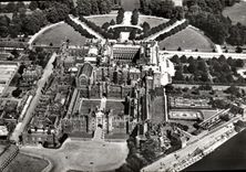 VINTAGE POSTCARD Hampton Court Places Middlesex Air View