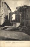 Cisterna de Vecchia de la plaza de Gimignano de la POSTAL de la VENDIMIA