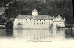 VINTAGE POSTCARD Geneva Castle of Chillo seen of the Lake