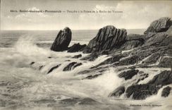 VINTAGE POSTCARD Holy Penmarch Guenele Storm the Point of the Rock of the victims