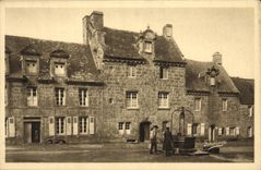 VINTAGE POSTCARD Locronan Old women Houses