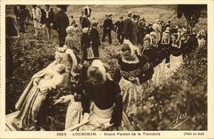 VINTAGE POSTCARD Locronan Great Forgiveness of Tromenie Folklore Costume