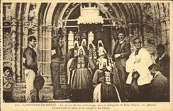 VINTAGE POSTCARD Locronan Grand Forgiveness of Tromenie Folklore Costume the peelrins cross the suile vault of Penity