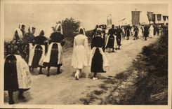 VINTAGE POSTCARD Locronan Tromenie Folklore Costume