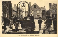 VINTAGE POSTCARD Locronan the banal Well of the Place Folklore Costume